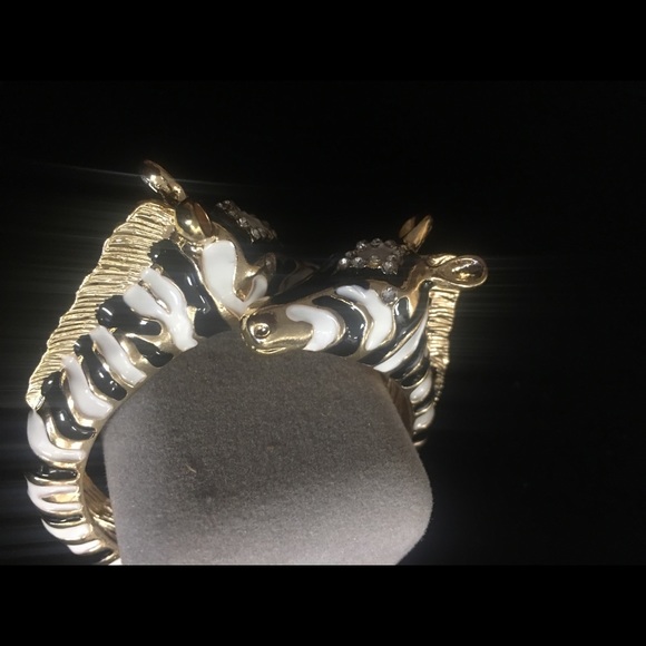 Gold, black and white bling zebra clasp bracelet - Picture 4 of 8
